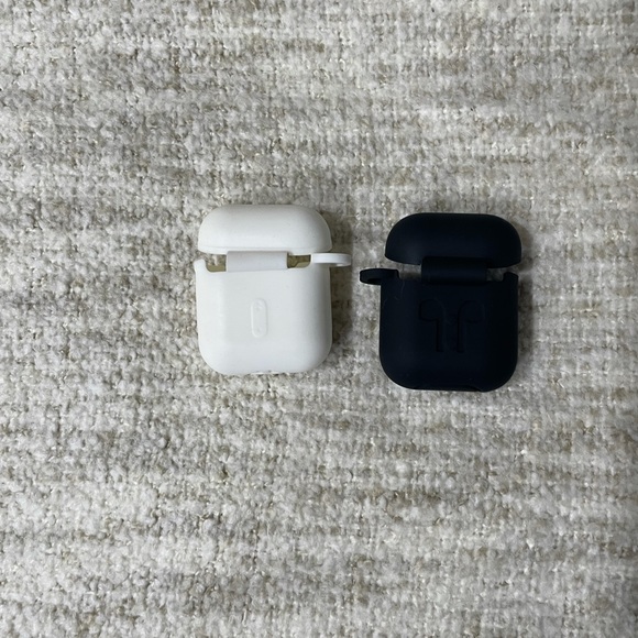 AirPod cases - Picture 2 of 3